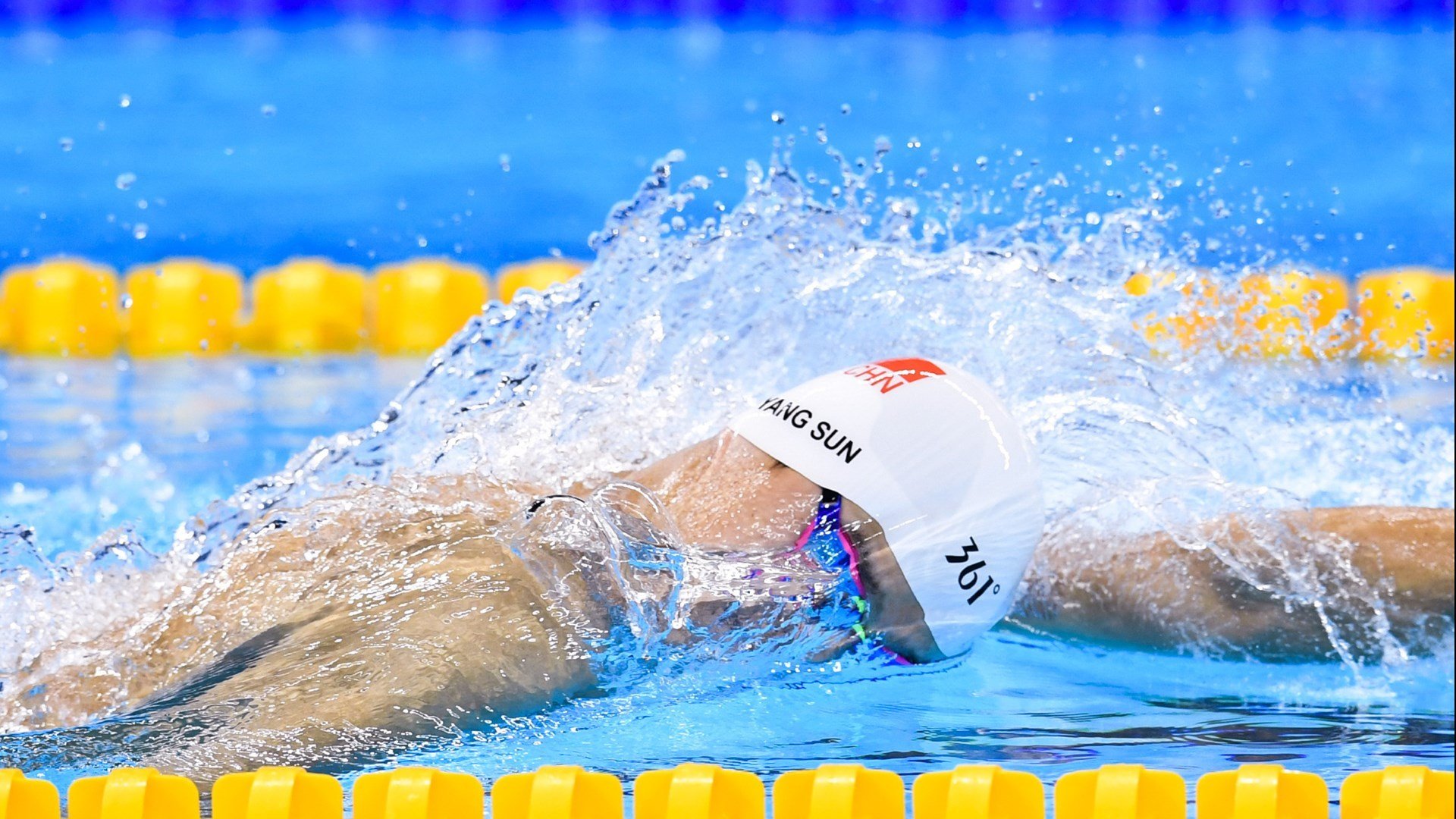 哈利伯顿高光表现照亮勇士晋级路,新疆队精神成赛场另一道风景