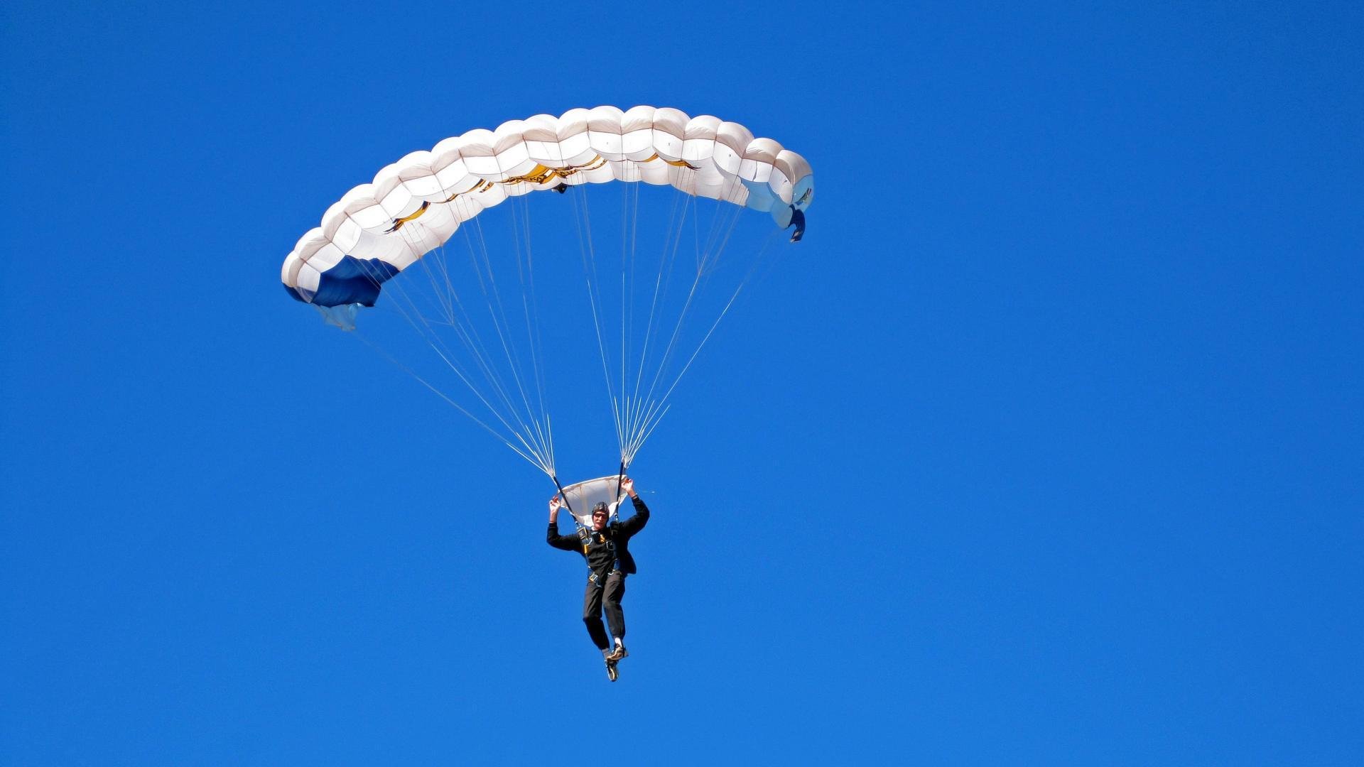 开云体育世界杯2026-绿茵与赛道，当哈兰德在F1街道接管比赛，皇马已在加时击退多特蒙德